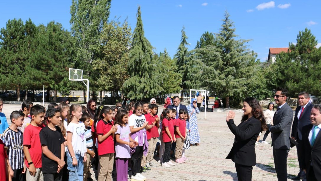 2024-2025 Eğitim öğretim yılı ilköğretim haftası kutlama programı Boğazkale İlkokulu tarafından hazırlanan programla icra edilmiştir. Programa Ilçe Kaymakamımız Emine KARATAŞ YILDIZ  Belediye Başkan Vekili Deniz KİRAZ İlçe Milli Eğitim Müdürü Mutu FIRAT  