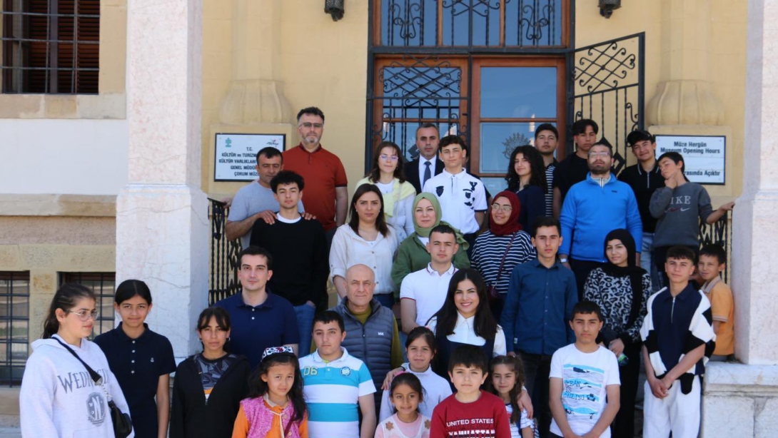 Mutlu Çocuklar Mutlu yarınlar  Kapsamın İlçe Kaymakamımız Emine KARATAŞ YILDIZ  katılımlarıyla  Çorumda gezi düzenlenmiştir.